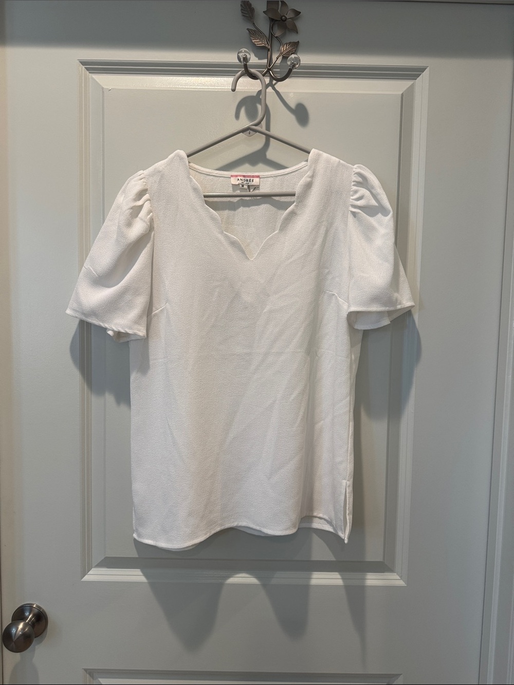 Andree White Scalloped V-Neck Puff Sleeve Top